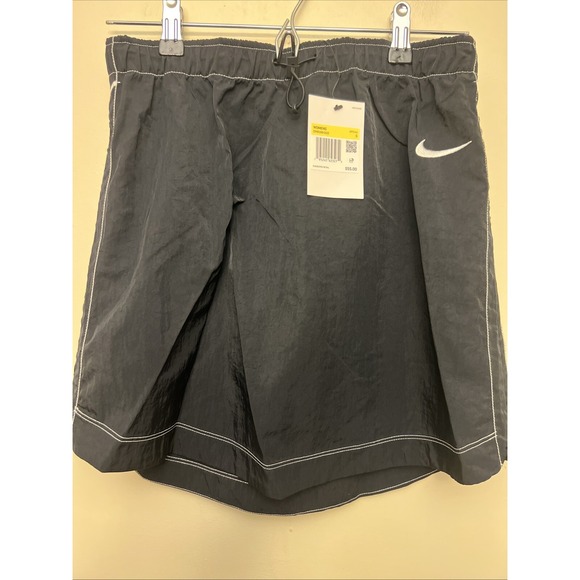 Nike women's standard skirt, small, black NWT High Rise - Picture 1 of 10